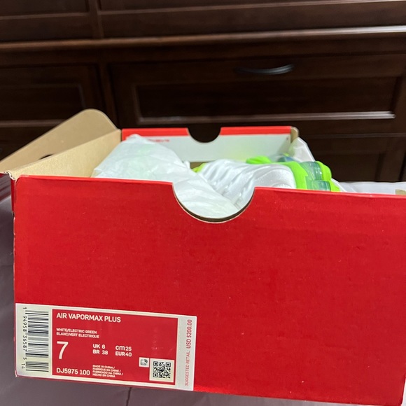 Nike Air Vapormax Plus / WHITE/ELECTRIC GREEN
BLANC/VERT ELECTRIQUE (Size M7) - Picture 2 of 7